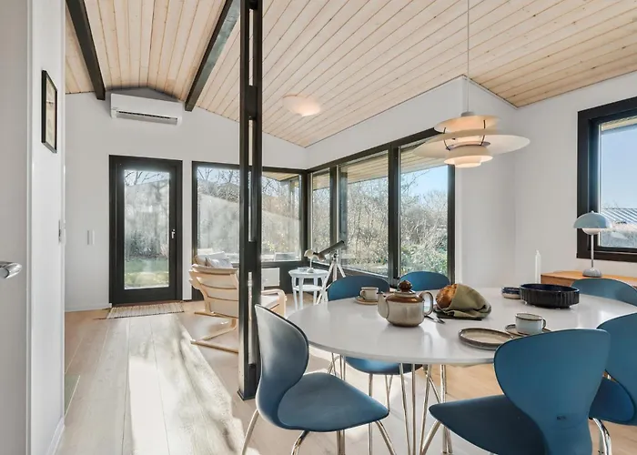3 Bedroom Cozy In Feriehus Martofte
