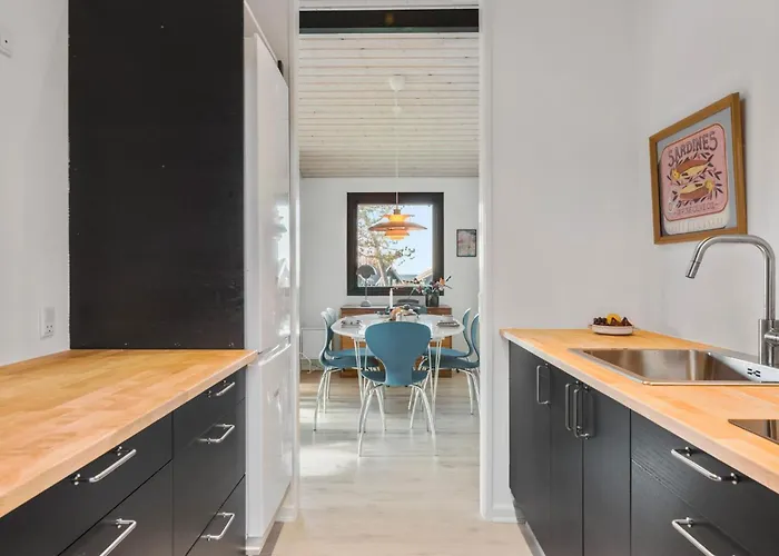 3 Bedroom Cozy In *